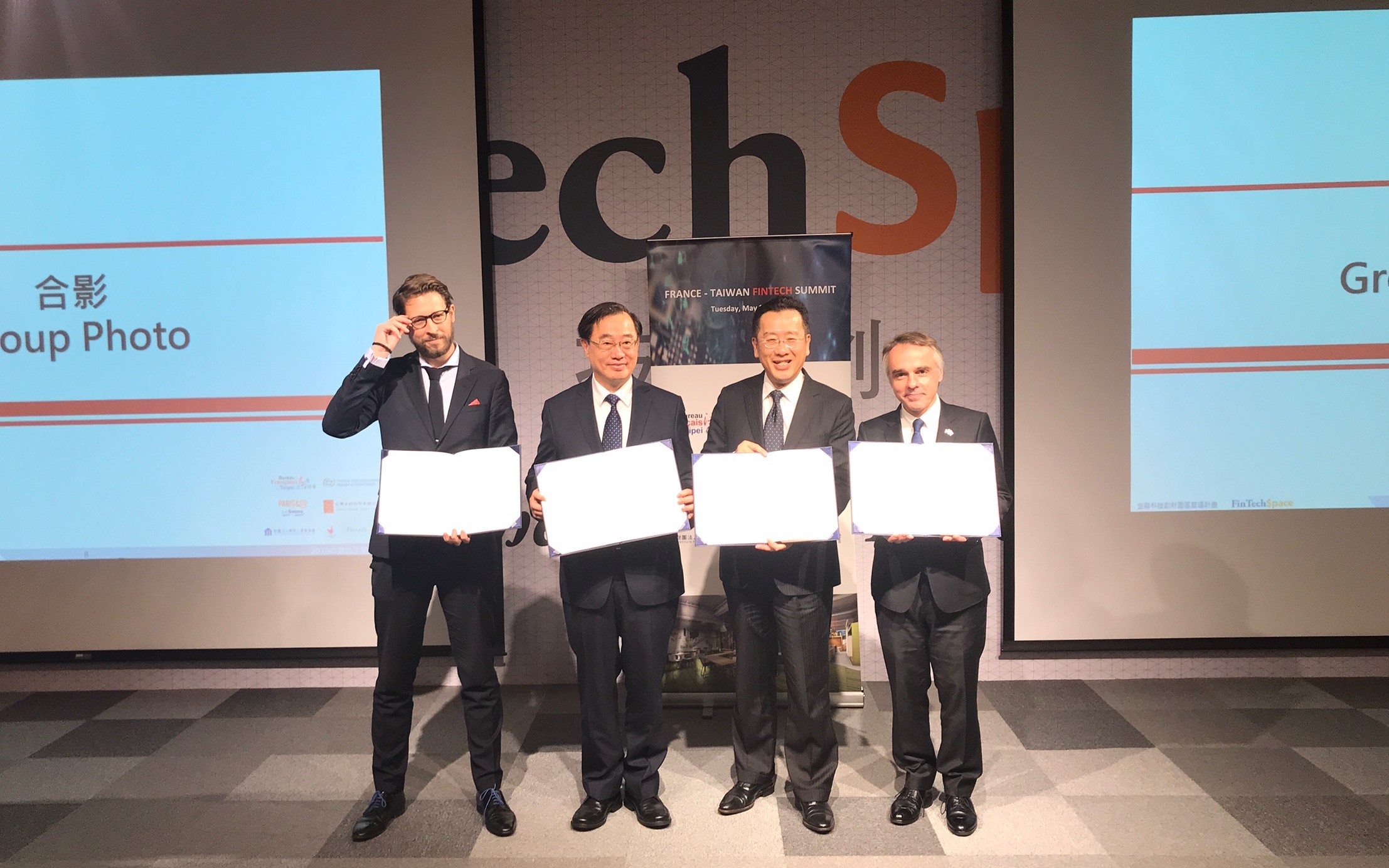 FSC Chairman Wellington L. Koo witnessed the signing of the FinTech cooperation agreements between the Taiwan Financial Services Roundtable (TFSR) and the French Office in Taiwan, as well as the TFSR and Paris&Co, respectively, at FinTechSpace in Taipei on May 28, 2019.