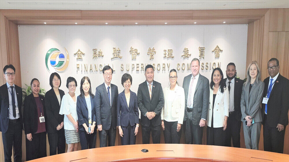 馬紹爾群島共和國外交暨貿易部長康仁德閣下等一行拜會金管會(替代文字)